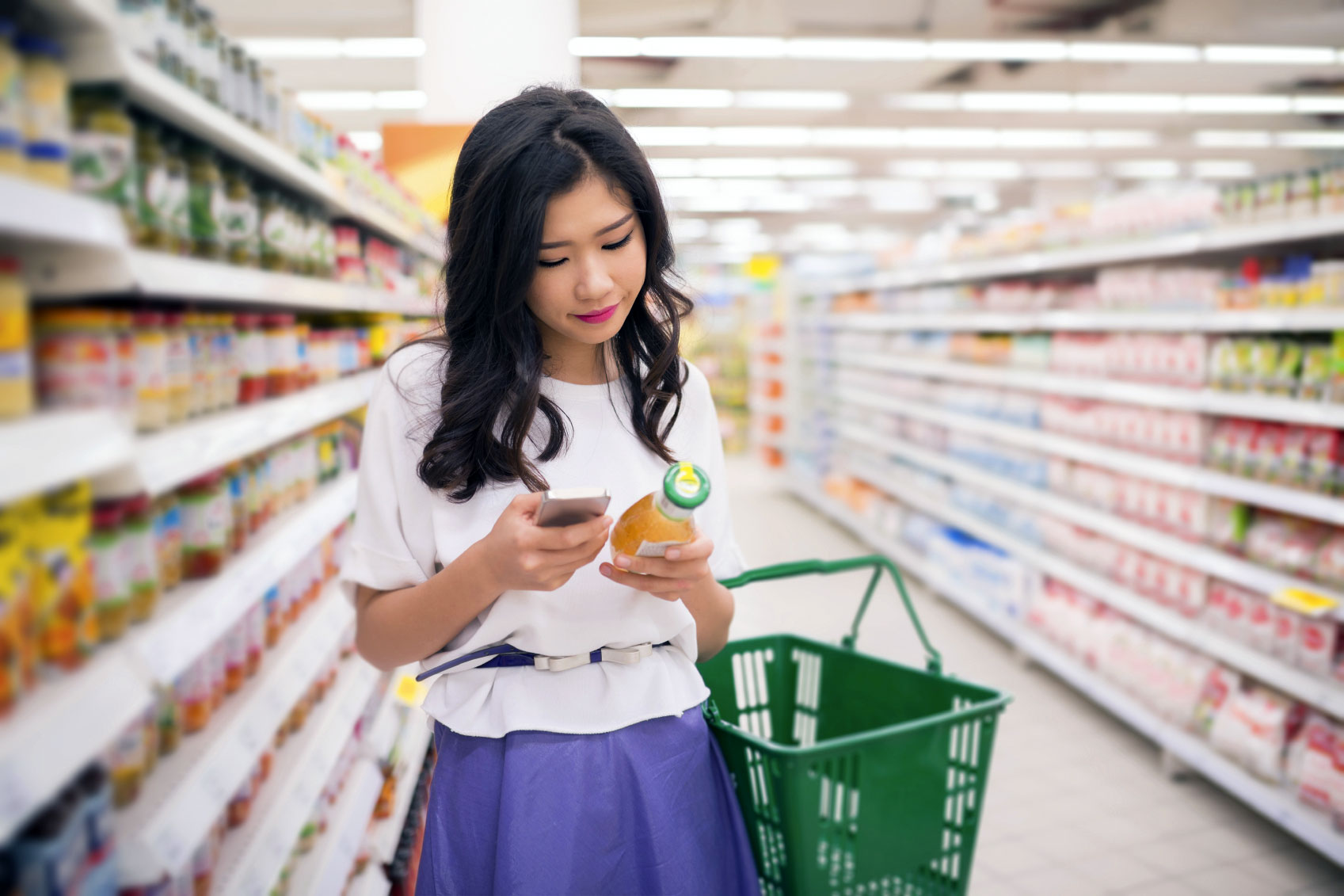 crs_retailservices_content_asianwomanshopping